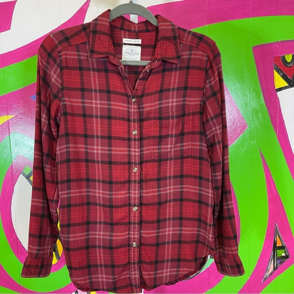 American Eagle, Plaid Button Up Shirt Boyfriend Fit. Size S. New condition!